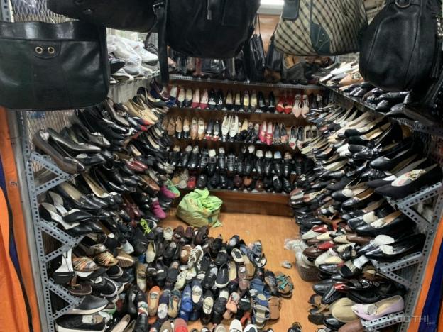 CC bán gấp quầy kiot giày dép số 561 chợ Hàng Da, Hoàn Kiếm vị trí đẹp buôn bán cực có lộc 12815991