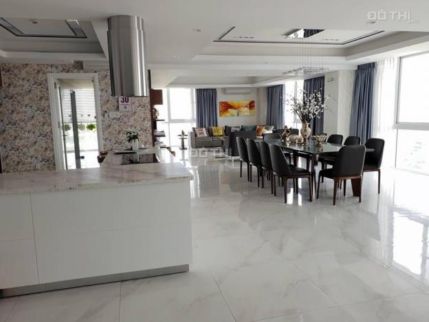 Bán penthouse vip Phú Mỹ Hưng, 500m2, nội thất cao cấp, view cực đỉnh. 0949333811 12841744