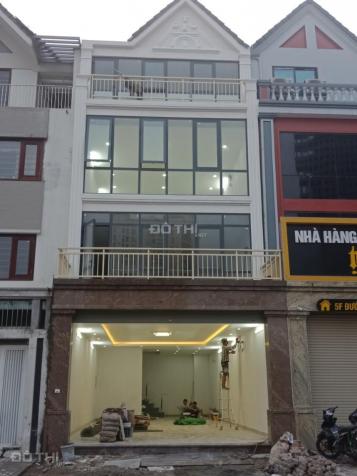 Cho thuê nhà liền kề Nam Trung Yên, Cầu Giấy. DT 95m2, 4 tầng, MT 6m, thang máy, giá 55tr/th 12843762
