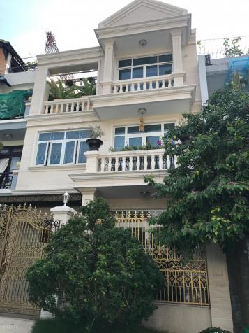 Bán gấp villa mới xây đường Cao Đạt tặng nội thất (6,2x12m) giá 13,3 tỷ/TL 12853663