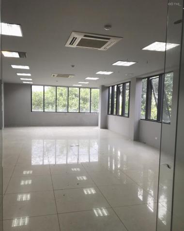 Cho thuê văn phòng chuyên nghiệp quận Đống Đa, mặt phố Chùa Láng, DT 35m2, 85m2. Lh: 0866 613 628 12548623