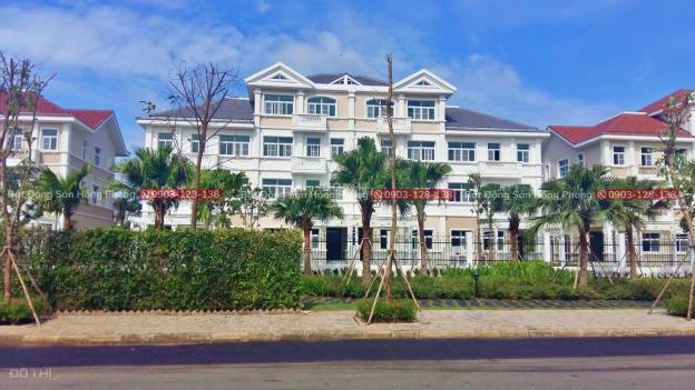 Biệt thự Chateau Phú Mỹ Hưng căn 3 lầu view hồ bơi 12868205