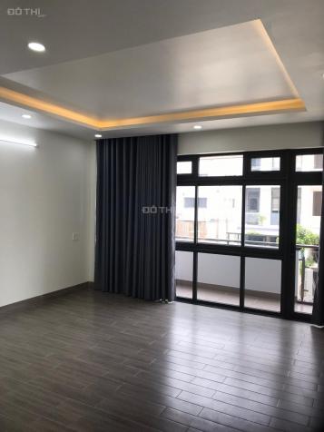 Tôi cần cho thuê mặt bằng làm văn phòng, hầm + trệt + lầu 1, DTSD: 250m2, KDC Vạn Phúc, Thủ Đức 12880990