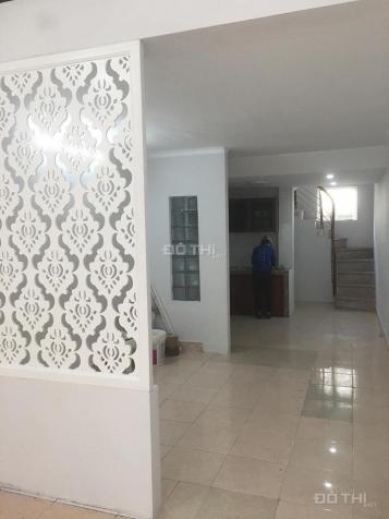 Bán nhà phố Ngọc Lâm, 64m2, 3 tầng, 2.5 tỷ, LH 0372881088 12958565