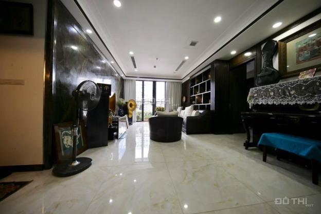 Cho thuê gấp Royal City R6 103m2, 3 PN full nội thất thiết kế, view quảng trường cực đẹp 12959741