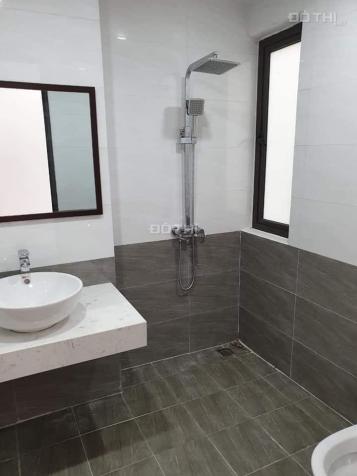 Bán nhà Kim Giang 40m2, 5 tầng, ô tô đỗ cổng, mặt tiền rộng. Cách đường lớn 50m 12976518