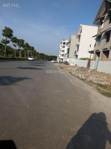 Cho thuê nhà nhà biệt thự 3 tầng khu Minh Tâm - Quận Long Biên -có thang máy, gara 12994798