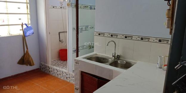 Cho thuê căn hộ lầu 3 70m2 mới sơn sửa có 3PN, 2WC tại 222G Trần Hưng Đạo, P11, Q5 12998391