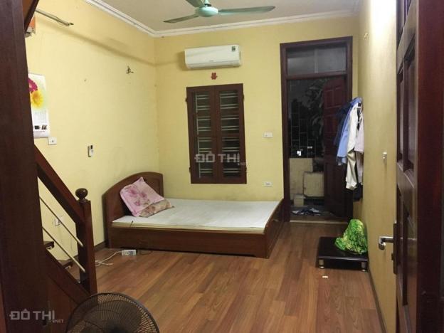 Bán căn hộ tập thể phố Nguyễn Văn Cừ ở ngay nhà đẹp, DT 100m2, 3 PN, giá 1.6 tỷ. LH 0916617739 13002645