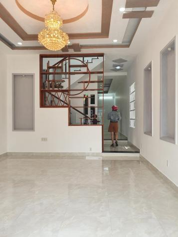 Nhà sang trọng tâm huyết 100m2 1 lầu 1 trệt mái thái sát TTHC Dĩ An 12892798