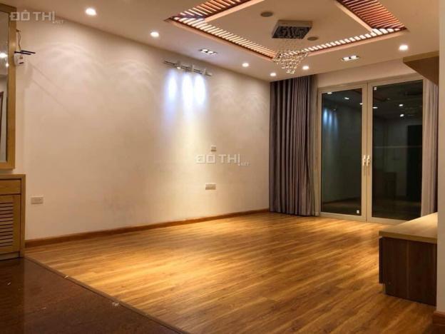 Cho thuê căn hộ 165 Thái Hà 120m2, 3PN sáng, đồ cơ bản, view đẹp, giá 12tr/tháng. LH: 0969576533 13036169