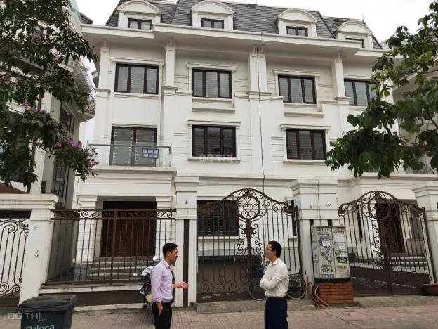 Cho thuê nhà biệt thự ngõ 106 Hoàng Quốc Việt, DT 220m2, 4 tầng, 1 hầm, MT 10m. Giá 50 tr/th 13040380
