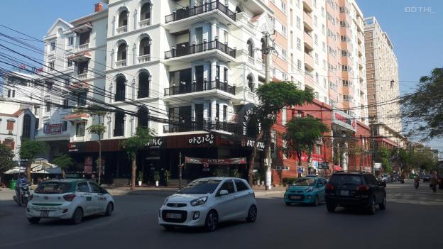 Cho thuê nhà phố Văn Cao, MT: 9m DT: 200m2, nhà 4 tầng, cầu thang cuối nhà 13052605