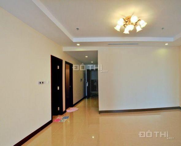 Cho thuê căn hộ 3 PN tại Royal City, 181m2, đồ cơ bản. LH: 0904481319 13071773