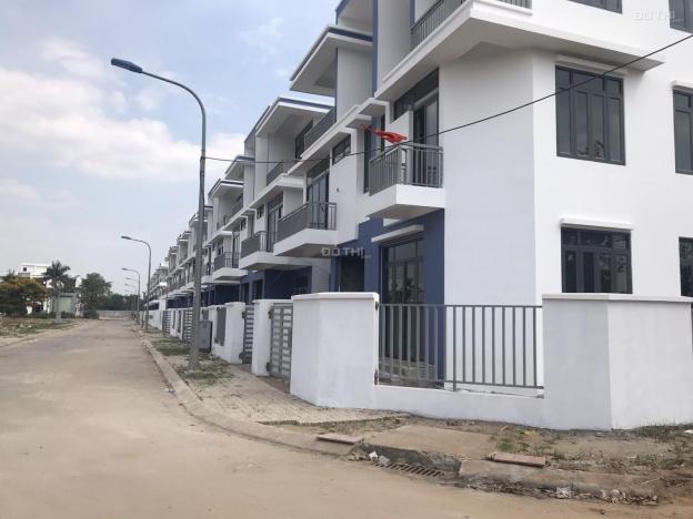 Nhà phố xây sẵn 1 trệt 2 lầu 1 áp mái ngay mặt tiền Lã Xuân Oai và Nguyễn Duy Trinh, Q9 13097129