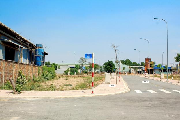 Bán đất ngã tư Bình Chuẩn, TP Thuận An. Giá 21 triệu/m2, sổ hồng riêng 13112193