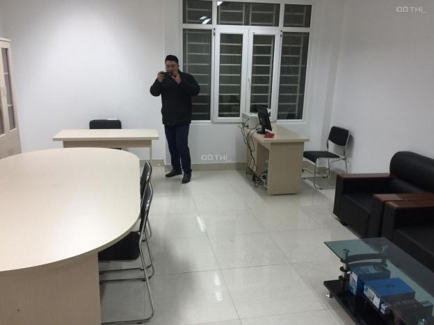 Cho thuê văn phòng 25m2 tại Hoàng Quốc Việt, giá 6 tr/th 13157023