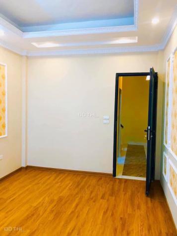 Bán nhà Cổ Linh, Thạch Bàn, DT 33m2x5T xây mới, 5m ra đường ô tô giá 2.5 tỷ. 0936069841 13160406