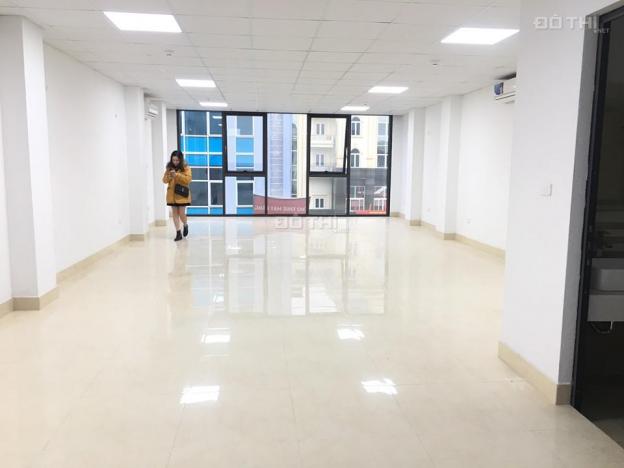 Nhà mới xây 100% sạch sẽ, rộng rãi, giá chỉ 22tr/tháng/130m2 phố Hoàng Văn Thái 13161045
