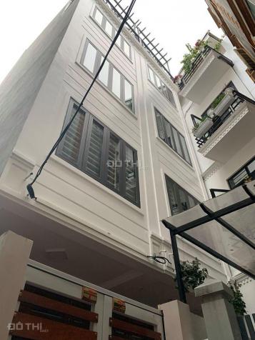 Bán nhà phố Nguyễn Đình Hoàn, 39m2, 5 tầng mới đẹp, giá 3.55 tỷ 13164917