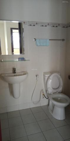 Cho thuê căn hộ 2 PN sạch sẽ thoáng mát 2 WC, 2 ban công giá tốt 13181396