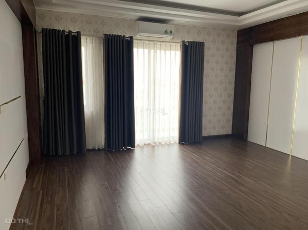 Cho thuê tòa nhà tại mặt phố Xuân Thủy. DT: 80m2 * 7 tầng + 1 hầm, thông sàn, MT: 5.5m 13185234