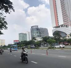 Nhà mặt tiền kinh doanh gần ngã tư Hàng Xanh đường Điện Biên Phủ, P15, BT 13225739