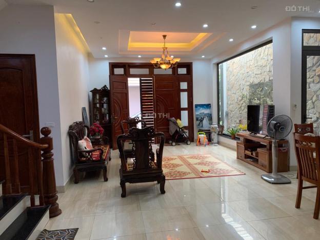 Cho thuê nhà ở Văn Cao, DT: 110m2x4,5T, MT: 8m full nội thất, giá thuê: 30tr/th. LH: 0903215466 13242356