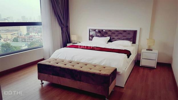 Bán căn hộ 3 phòng ngủ chung cư Vinhomes Nguyễn Chí Thanh, sổ đỏ CC, giá 7.6 tỷ. LHTT: 0852891080 11181387