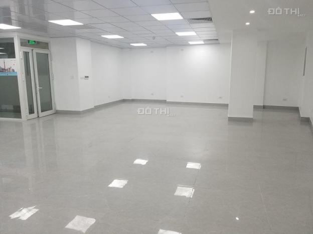 Cho thuê văn phòng mặt phố Vũ Tông Phan, diện tích 200m2 giá 200 nghìn/m2/tháng mặt tiền 12m 13278580