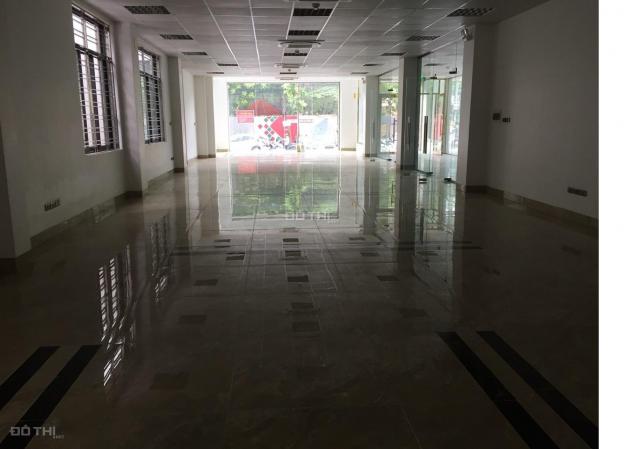 Cho thuê sàn tầng 3 ở mặt phố Hoàng Hoa Thám, 245m2, thiết kế thông sàn làm vp 13278618