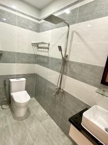 Bán nhà 1 trệt, 3 lầu Lê Văn Chí, P. Linh Trung, Thủ Đức, DTSD: 380m2 13281622