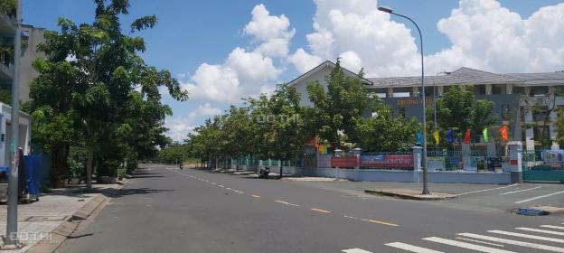 Bán nhà sổ hồng Cát Lái Q2, đối diện trường tiểu học Mỹ Thủy, đường 20m, DT 100m2, giá 8 tỷ 2 13292478