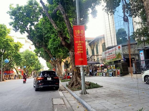 Bán nhà mặt phố Bà Triệu, Hà Nội, lô góc 2 mặt phố, mặt tiền 35m, diện tích 300 m2, giá bán 150 tỷ 13364249
