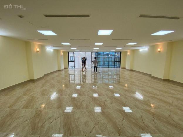 Cho thuê sàn văn phòng tại Hoàng Văn Thái, diện tích 150m2, giá 20tr/th, thông sàn 13408110