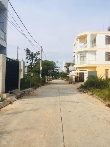 Đất 2 MT đường nhựa 8m Đoàn Nguyễn Tuấn, chợ Hưng Long Bình Chánh, DT: 200m2 giá 2,2 tỷ vay 1,5 tỷ 13462799