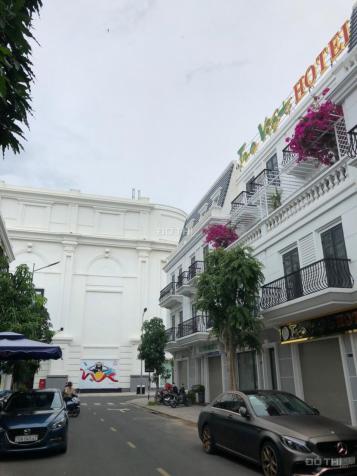 Bán căn shophouse Nguyễn Văn Huyên, xây 4 tầng, lh 0989888170 13490838