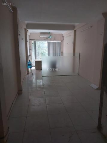 Cho thuê nhà tại Mỗ Lao, Hà Đông, diện tích 50m2 x 3 tầng, thông sàn, mặt đường 18m, giá 15tr 13495466
