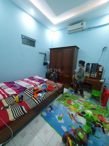 Bán nhà Q. Thanh Xuân 35m2, ngõ ba gác tránh 3 phòng ngủ tặng nội thất, nhỉnh 2 tỷ 13516577