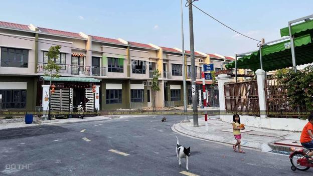 Chuyển công tác bán nhà phố Oasis City, 1 trệt 1 lầu, chỉ cần 600tr, đối diện ĐH Việt Đức 13556253