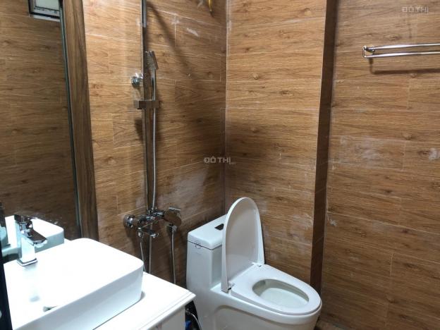 Bán nhà Dịch Vọng, Cầu Giấy 52 m2 x 5 tầng ô tô cách nhà 20m giá 6 tỷ. Liên hệ: 0705.076.659 13592764