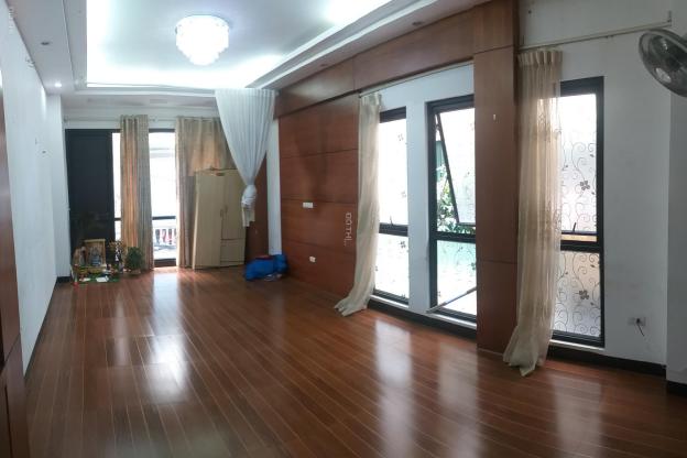 Cho thuê nhà ngõ 28 Nguyên Hồng, DT 60m2 * 5 tầng, ô tô đỗ cửa 9038558