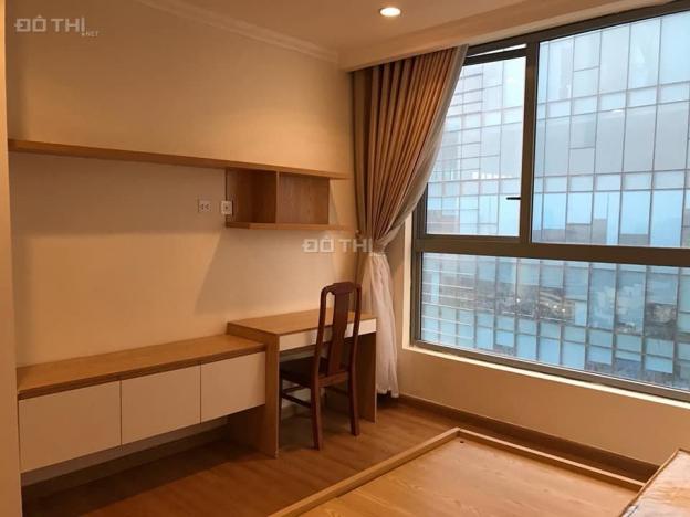 Cho thuê căn hộ chung cư Vinhomes Nguyễn Chí Thanh, 3 phòng ngủ, đầy đủ nội thất 13629887