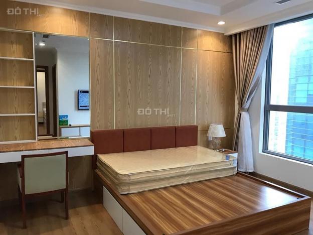 Cho thuê căn hộ chung cư Vinhomes Nguyễn Chí Thanh, 3 phòng ngủ, đầy đủ nội thất 13629887