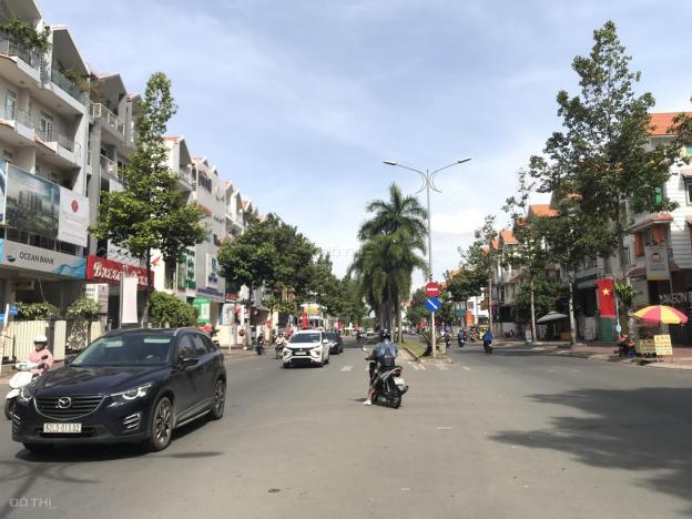 Cần cho thuê nguyên căn mặt tiền đường Nguyễn Thị Thập, KĐT Him Lam. DT 10m x 20m, 1H 5L 13644735