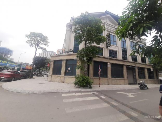 Cho thuê nhà shophouse A10 Nguyễn Chánh (Căn góc 3 mặt tiền 40m) 180m2 x 3,5t, thông sàn, thang máy 13655505