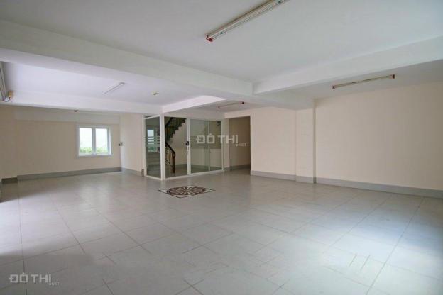 Cho thuê biệt thự Thảo Điền có DT đất 400m2 với 3 lầu 4 phòng ngủ và hồ bơi riêng 13665072