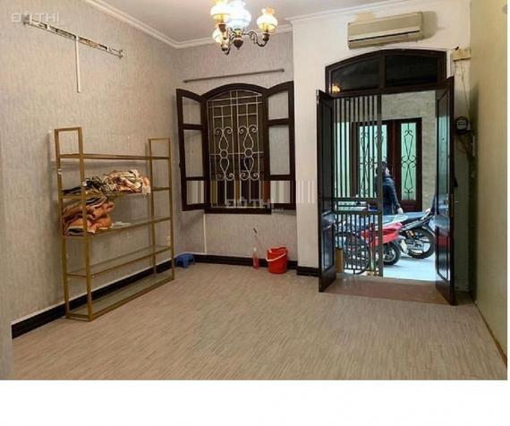 Cần cho thuê nhà ở ngõ 84 Ngọc Khánh 4,5 tầng x 40m2, ô tô vào được, ở làm vp, bán hàng online 13675682