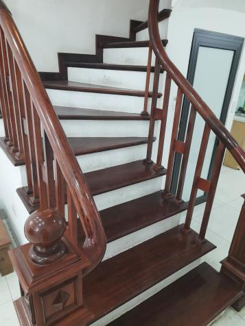 Hơn 3 tỷ nhà 42m2 dân xây 5 tầng 6PN. Ngõ rộng, cách 100m ra mặt phố Nguyễn Sơn, Nguyễn Văn Cừ 13675963