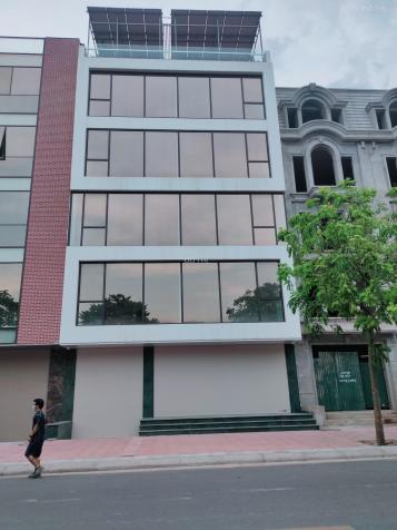 Bán tòa nhà văn phòng 7 tầng 145m2 thông sàn thang máy, phố Hoàng Như Tiếp, Long Biên, hơn 30 tỷ 13676447